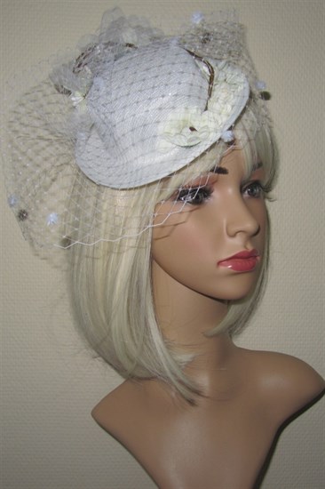 Белая шляпка цилиндр с цветами Флора - фото 12999