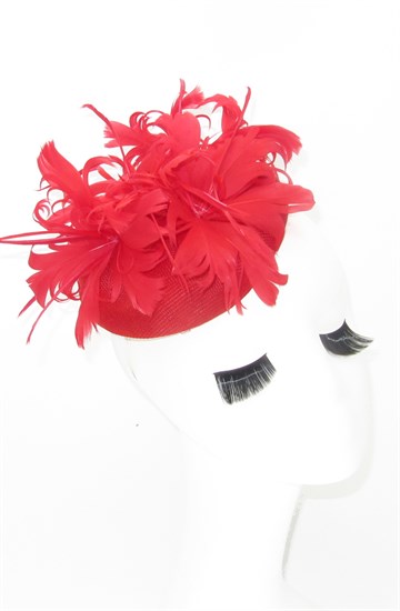 Красная шляпка с большим перьевым цветком. Беатрис - фото 19475