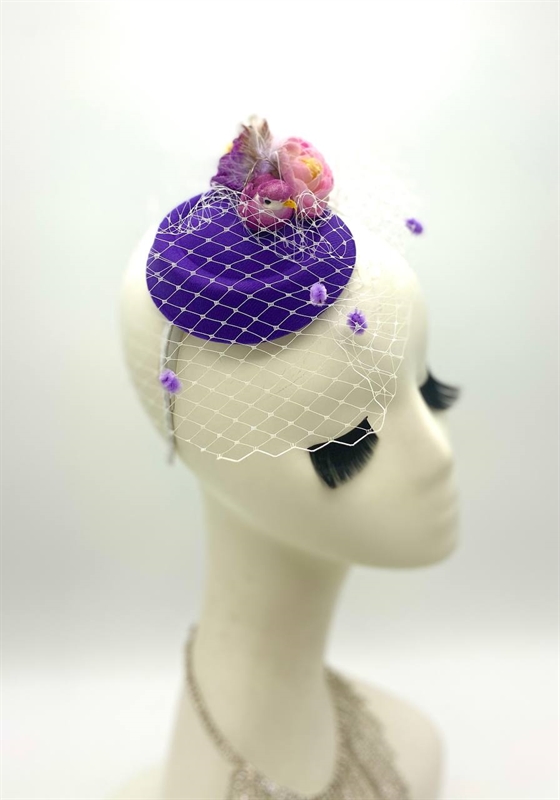 Фиолетовая шляпка с розами и птичкой - фото 23982