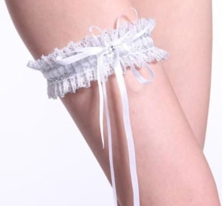 Белая подвязка на ногу с серебристыми нитями - фото 6016