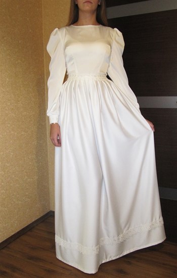 Белое прямое платье в пол из тонкого атласа - фото 9053