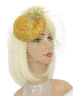 Блестящая шляпка Жанет вуалью. Золотая