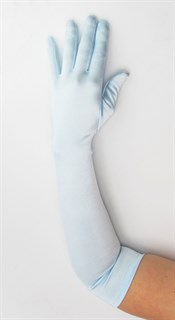 Длинные атласные светло-голубые перчатки. 50см