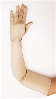 Длинные атласные перчатки. Бежевый. 63 см