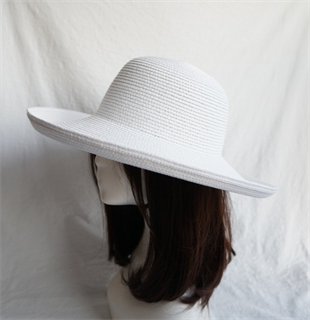 4190. Белая шляпа с полями