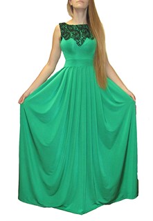 Зеленое платье с кружевом.