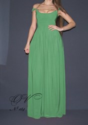 Зеленое длинное платье с цепочкой. 184