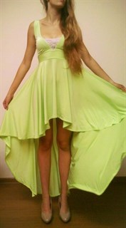 Салатовое платье спереди короткое, сзади длинное. 257 - фото 7205