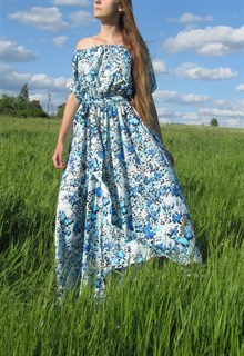Голубое платье с бирюзовыми бабочками