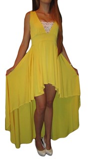 Ярко-желтое платье спереди короткое, сзади длинное
