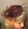 Коричневая плетеная шляпка с бантом и перьями. - фото 10064