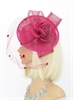 Элегантная шляпа с цветком и пером цвета марсала - фото 23896