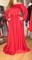 Красное шелковое платье с открытыми плечами и широкими рукавами - фото 9483